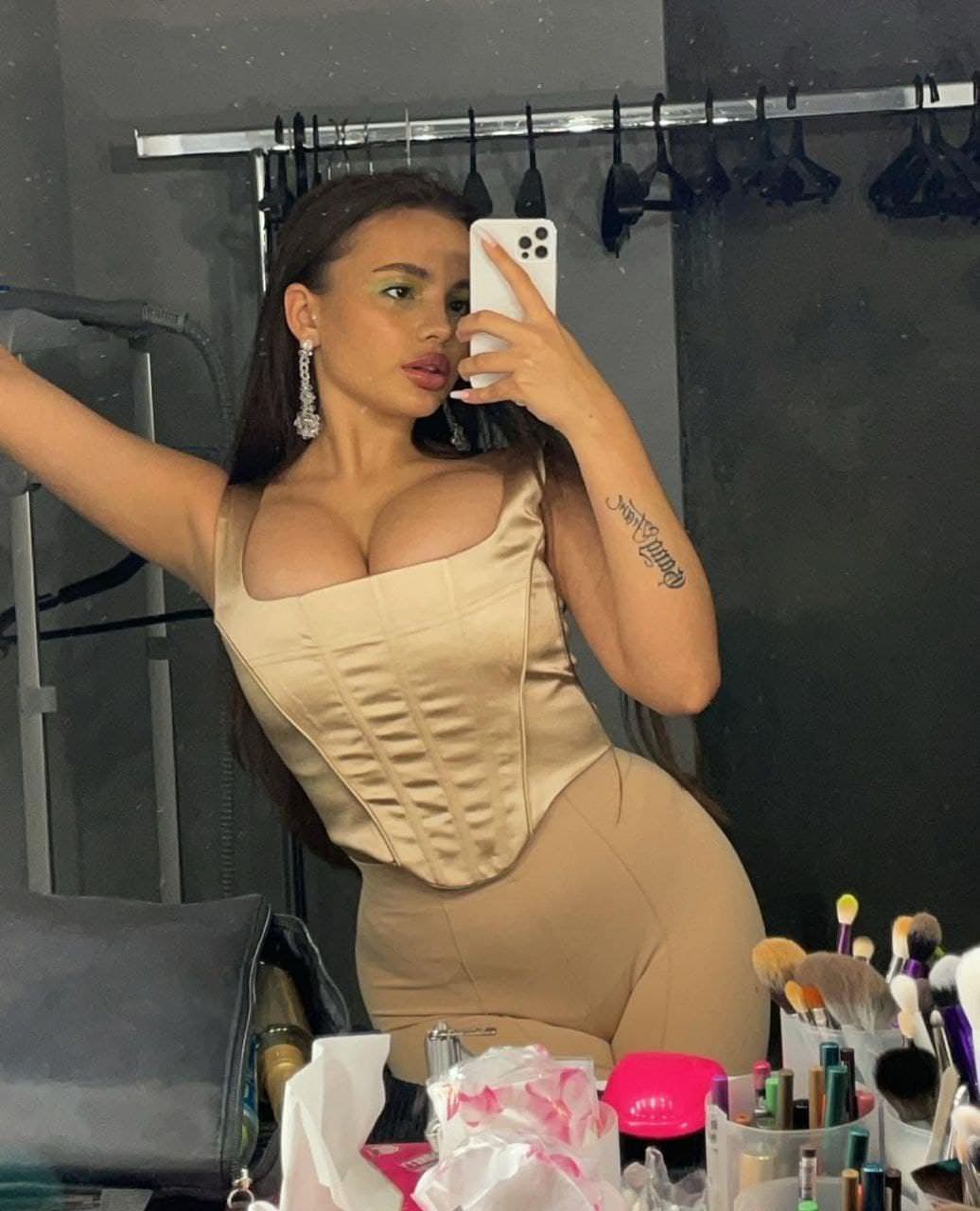 Валя Karna Val слив горячих фото 18+