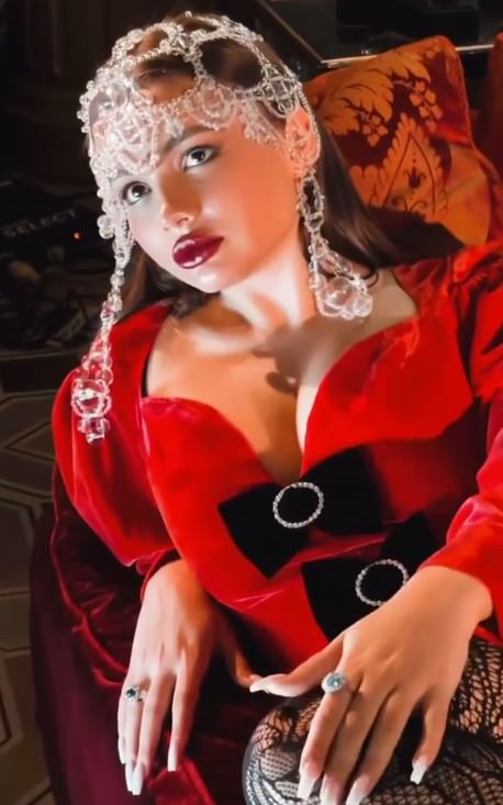 Валя Karna Val слив горячих фото 18+