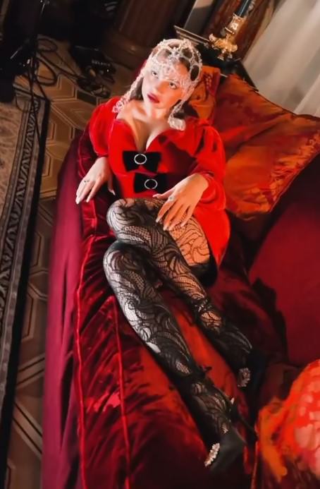 Валя Karna Val слив горячих фото 18+