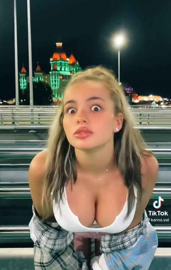 Валя Karna Val слив горячих фото 18+