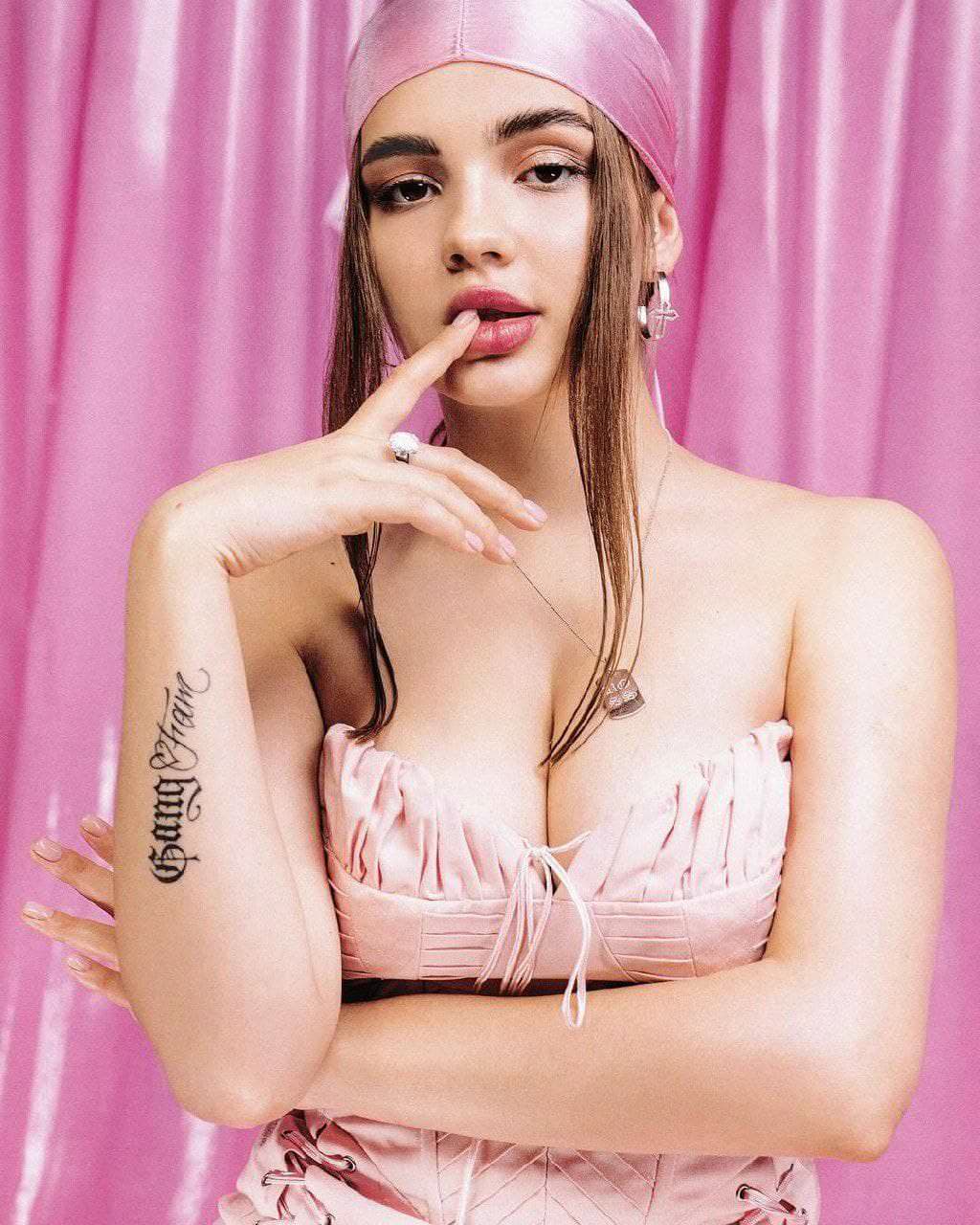 Валя Karna Val слив горячих фото 18+